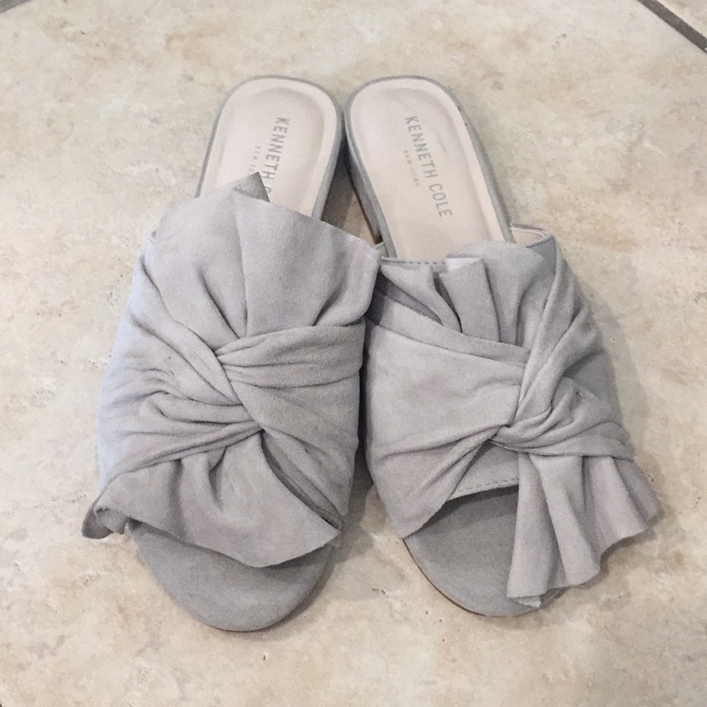 Grey flats. Suede.